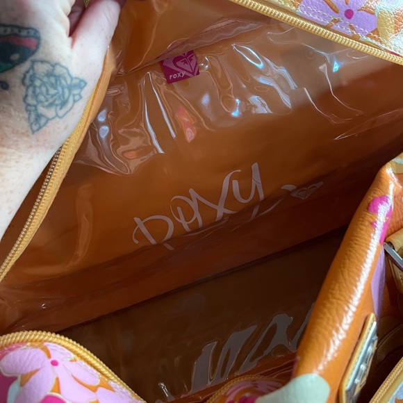 Vintage Roxy rolling duffel bag and Carry on - Picture 2 of 5